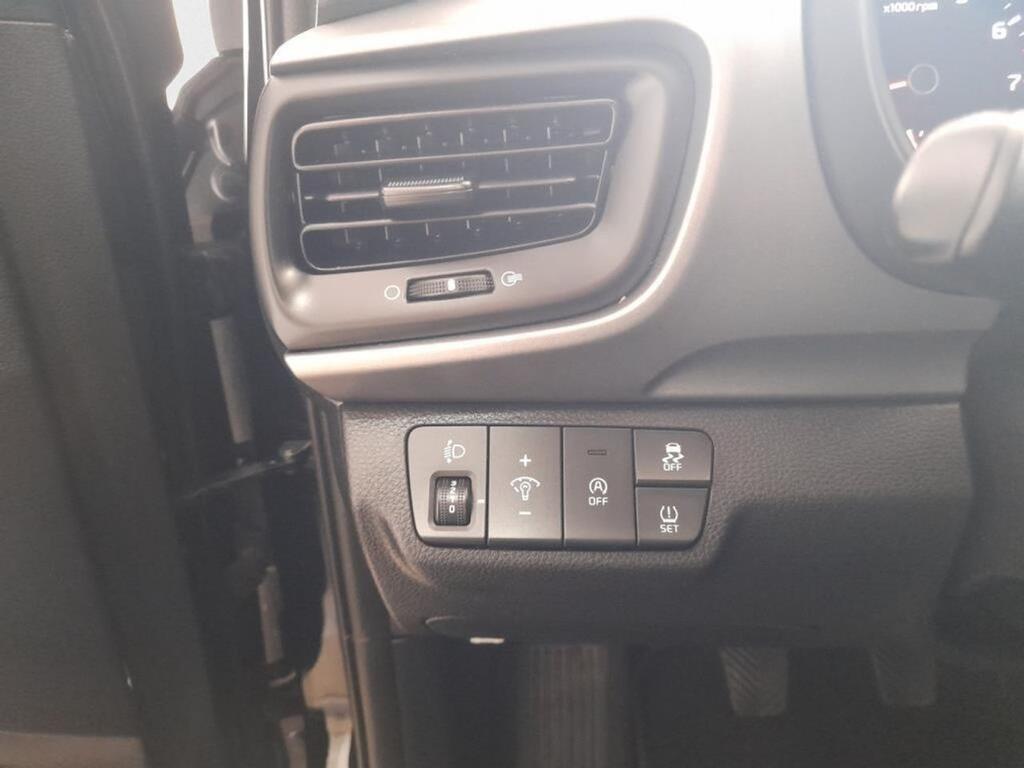 Kia Stonic 1.0 T-GDi 74kW (100CV) MHEV iMT Concept 17