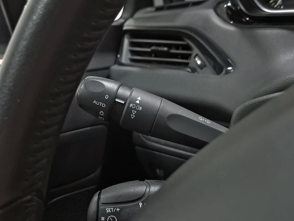 Peugeot 208 5P Signature 1.2L PureTech 60KW (82CV) 15