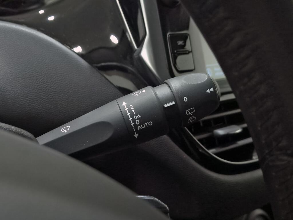 Peugeot 208 5P Signature 1.2L PureTech 60KW (82CV) 17