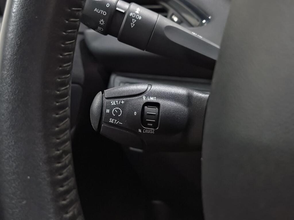 Peugeot 208 5P Signature 1.2L PureTech 60KW (82CV) 16