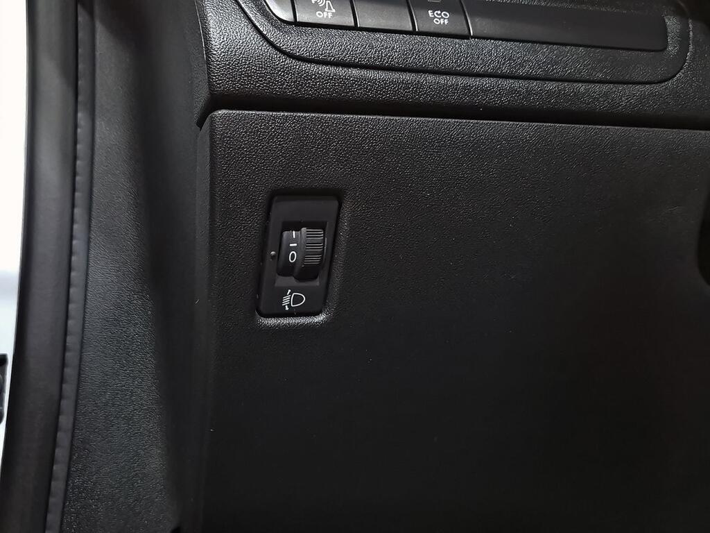 Peugeot 208 5P Signature 1.2L PureTech 60KW (82CV) 13