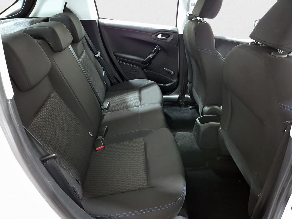 Peugeot 208 5P Signature 1.2L PureTech 60KW (82CV) 8