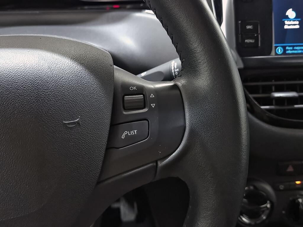 Peugeot 208 5P Signature 1.2L PureTech 60KW (82CV) 19