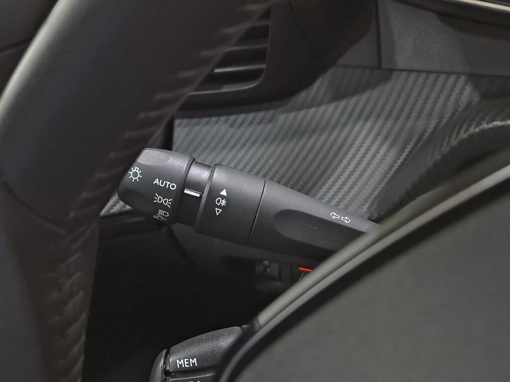 Peugeot 2008 Allure Pack Puretech 100 S&S 6 Vel. MAN