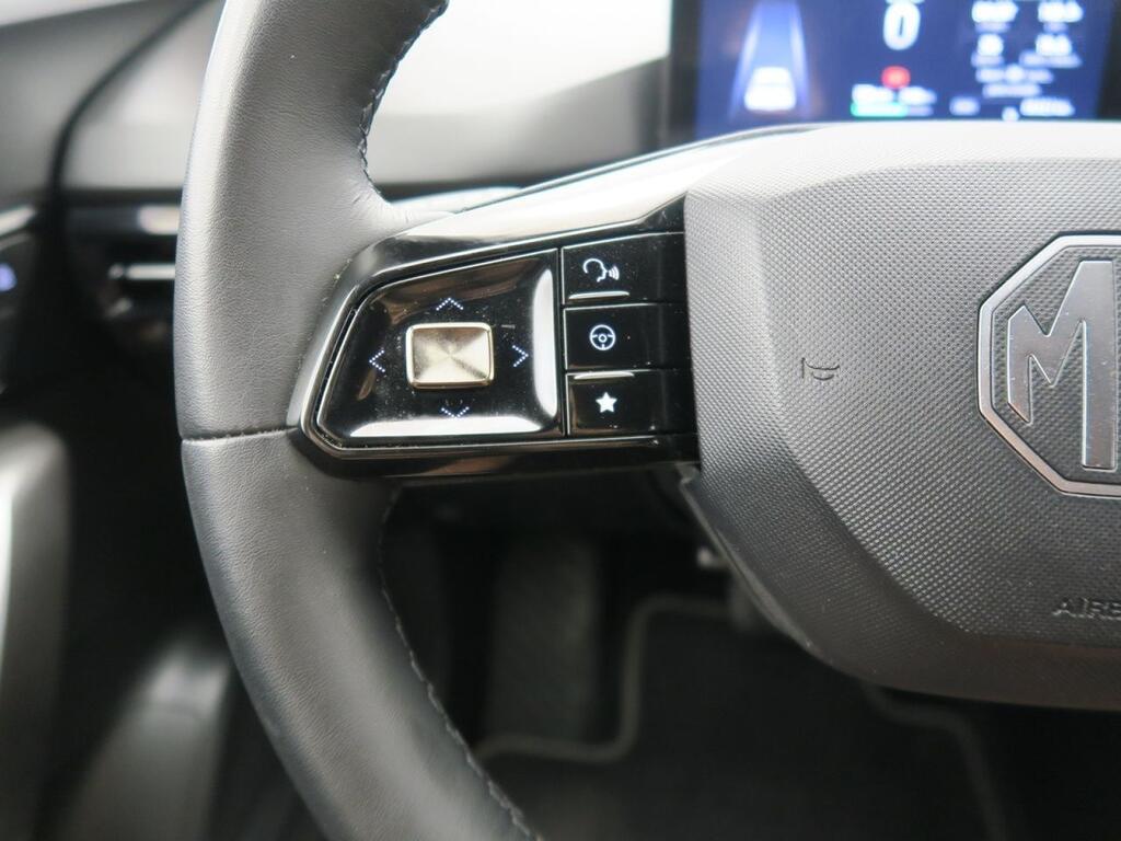 MG MG4 LUXURY 64KWH 204 CV 5P
