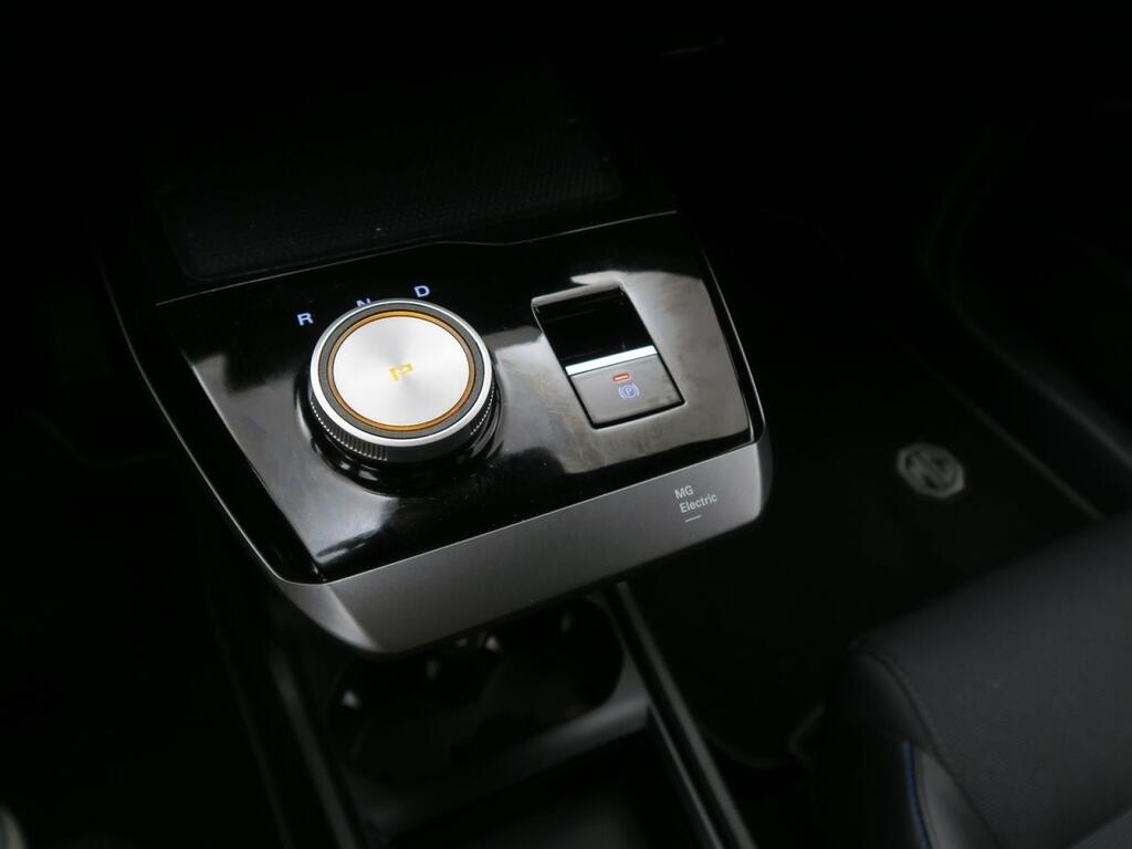 MG MG4 LUXURY 64KWH 204 CV 5P