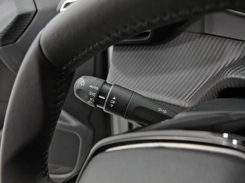 Peugeot 2008 Allure Puretech 130 S&S 6 Vel. MAN Segunda mano