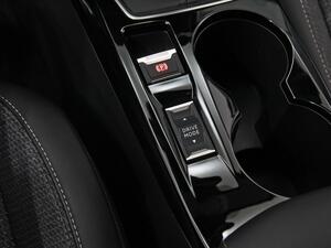 Peugeot 208 Allure Puretech 100 32