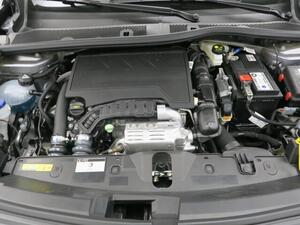Peugeot 2008 Allure Pack Puretech 100 S&S 6 Vel. MAN 16