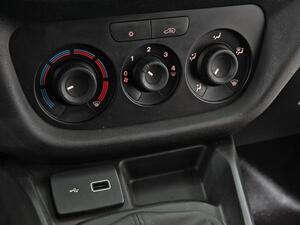 Fiat Doblò 1.3 MULTIJET 95 SX 4P 25
