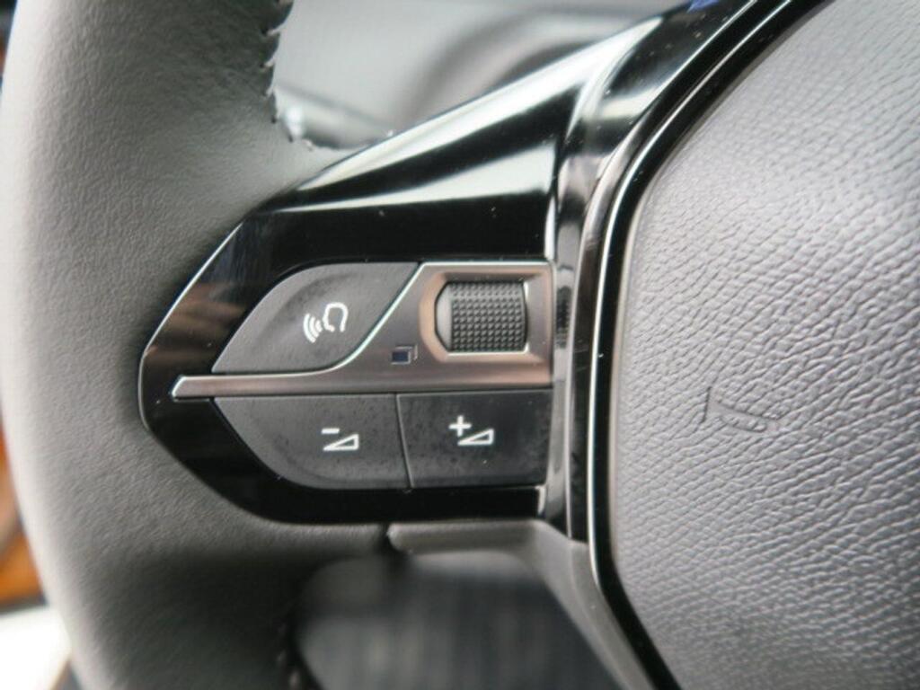Peugeot 2008 Allure Pack Puretech 100 S&S 6 Vel. MAN Segunda mano