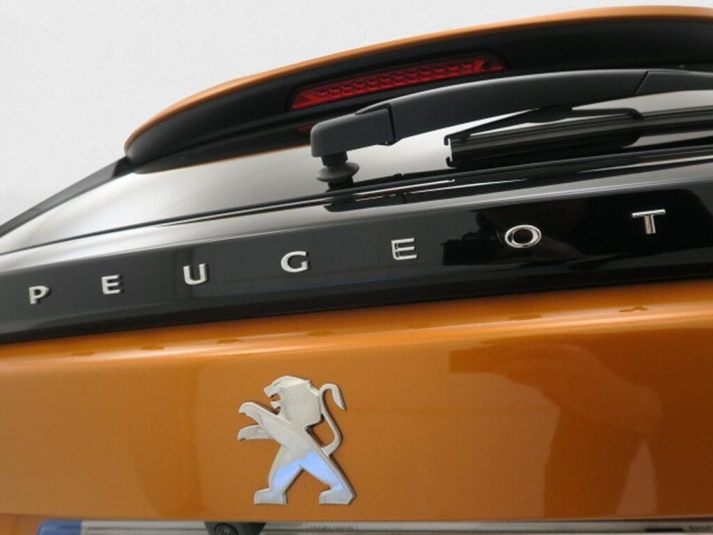 Peugeot 2008 Allure Pack Puretech 100 S&S 6 Vel. MAN Segunda mano