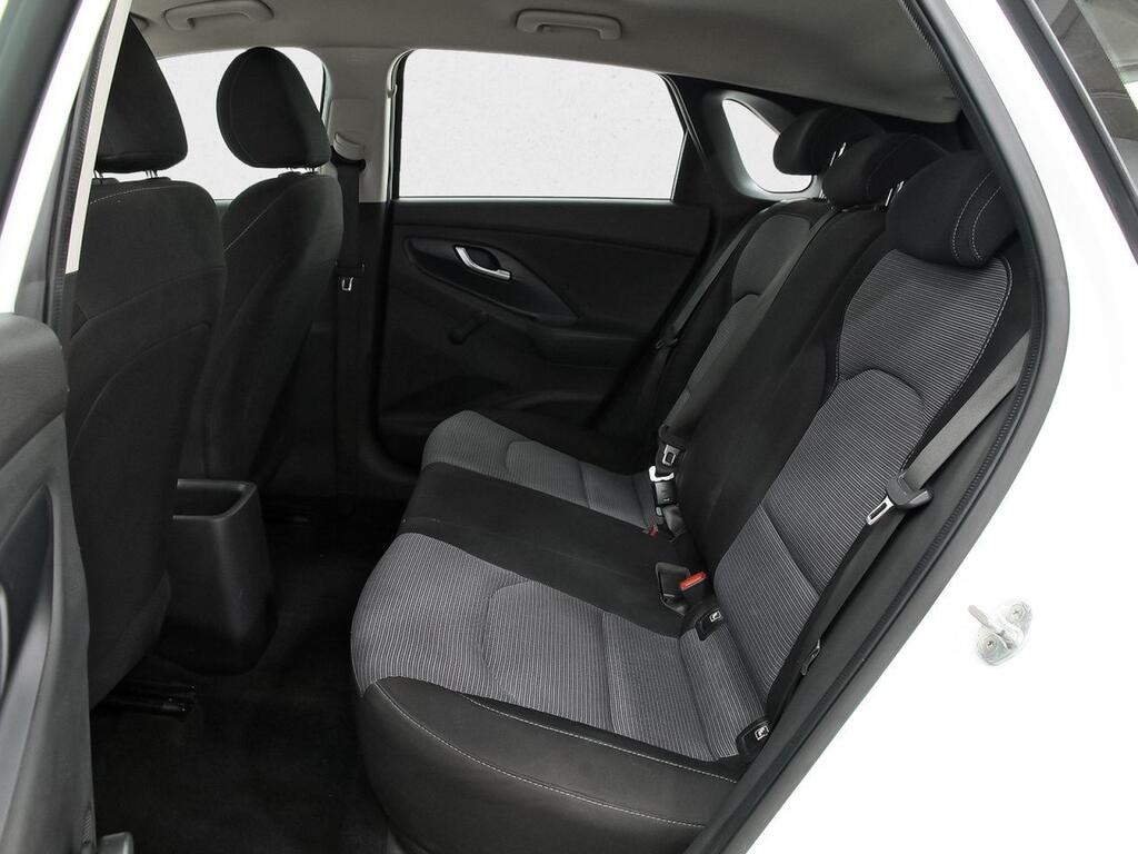 Hyundai i30 1.5 DPI Essence 9