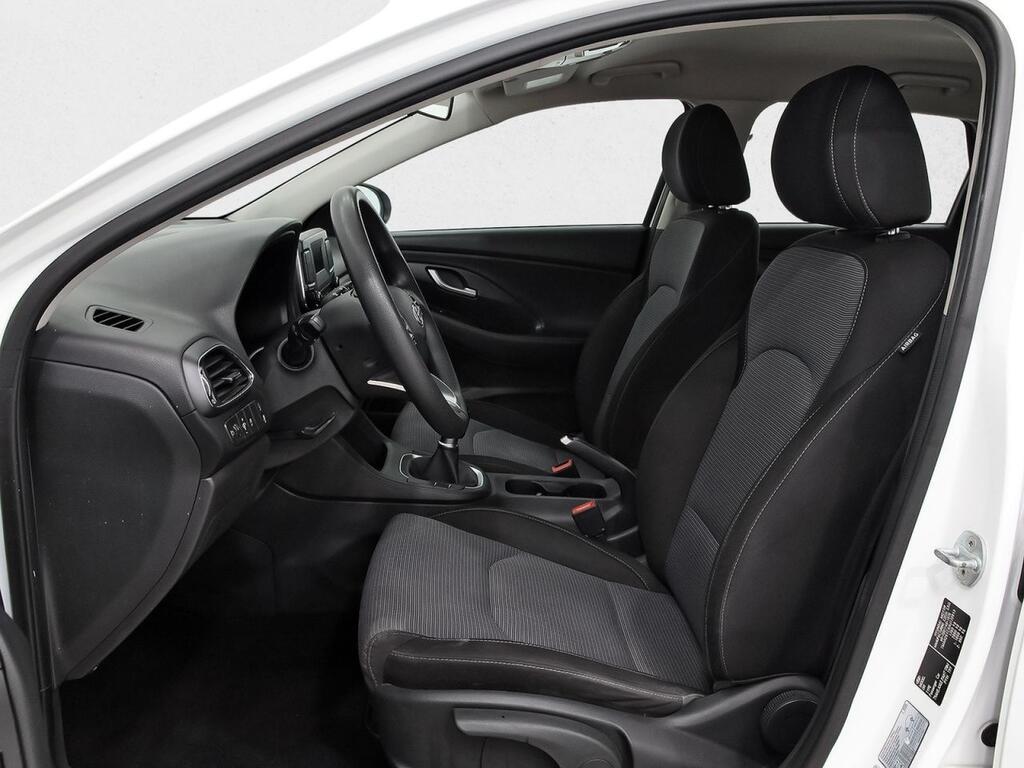 Hyundai i30 1.5 DPI Essence 8