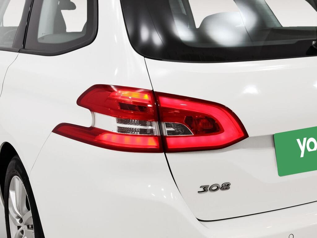 Peugeot 308 SWActive Pack BlueHDi 130 S&S MAN Segunda mano