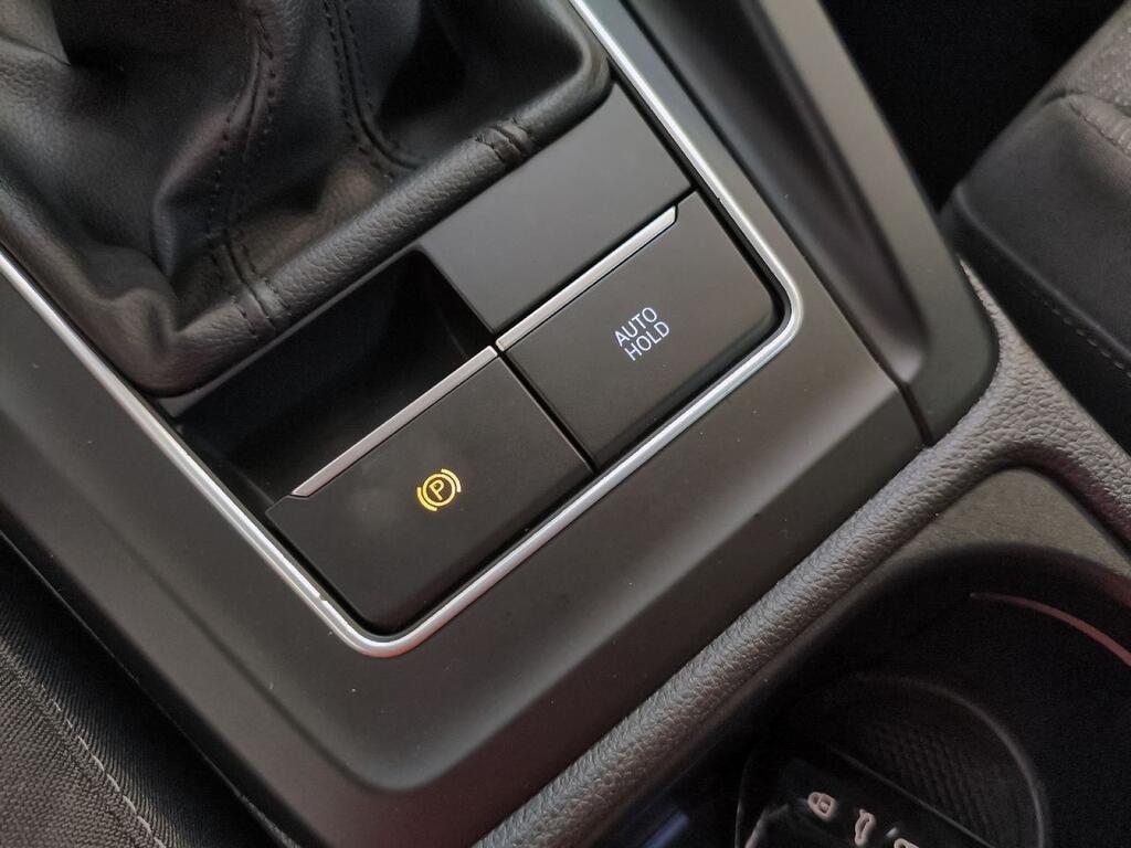 Volkswagen Golf Life 2.0 TDI 85kW (115CV) Variant 23