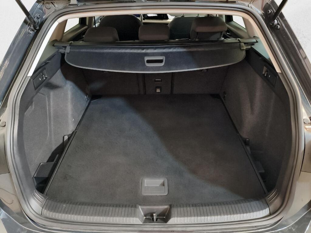 Volkswagen Golf Life 2.0 TDI 85kW (115CV) Variant 9
