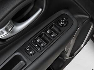 Jeep Renegade 4xe Overland 1.3 PHEV 240hp AT EAWD 13