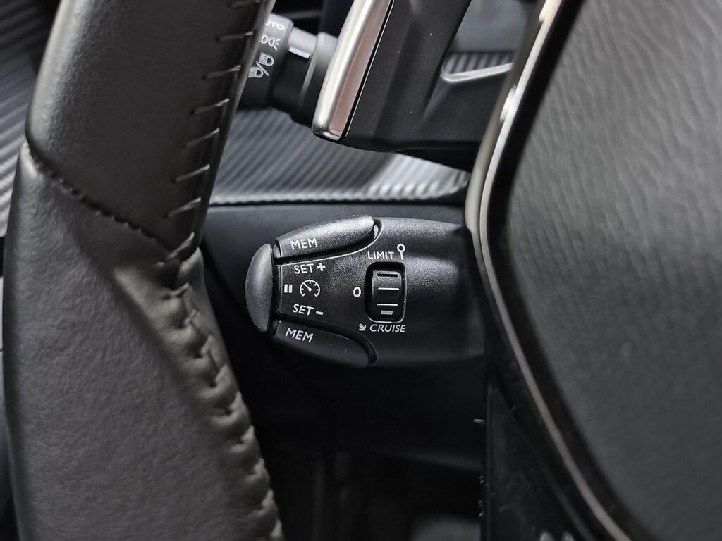 Peugeot 2008 Allure Pack BlueHDI 130 S&S EAT8 Segunda mano