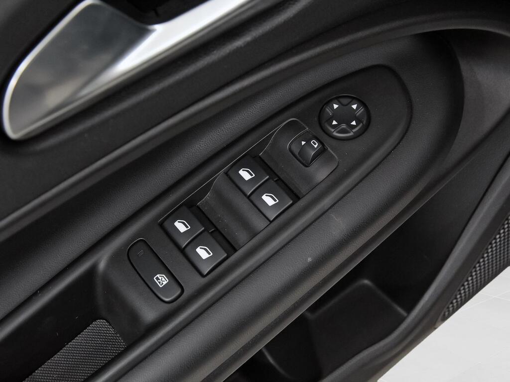 Jeep Avenger 1.2 eHybrid 74kW (100CV) Altitude 13