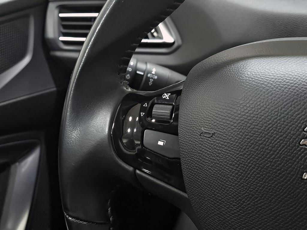 Peugeot 308 5p Active Pack BlueHDi 130 S&S Segunda mano