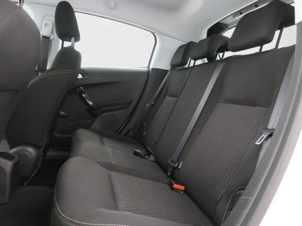 Peugeot 208 BlueHDi 73kW (100CV) Active 18