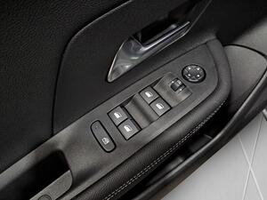 Opel Mokka BEV 50kWh 100kW (136CV) GS-e 13