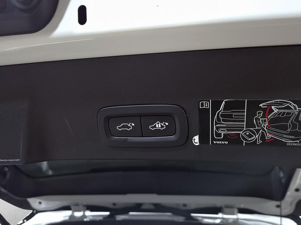 Volvo XC40 2.0 B3 G R-Design Auto Segunda mano