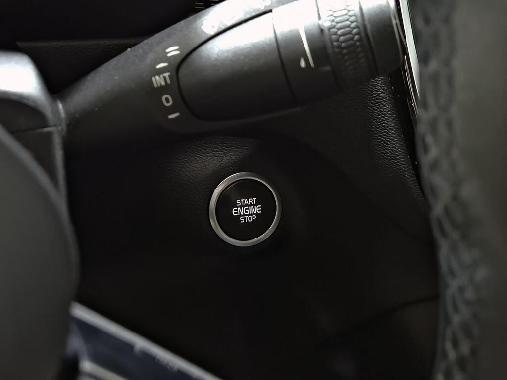 Volvo XC40 2.0 B3 G R-Design Auto Segunda mano