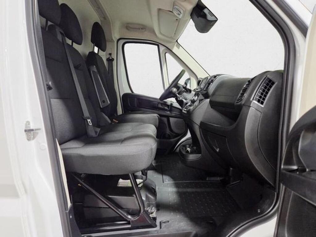 Peugeot Boxer FG 2.2 BHDI 120 L2H2 3.3T 4P Segunda mano