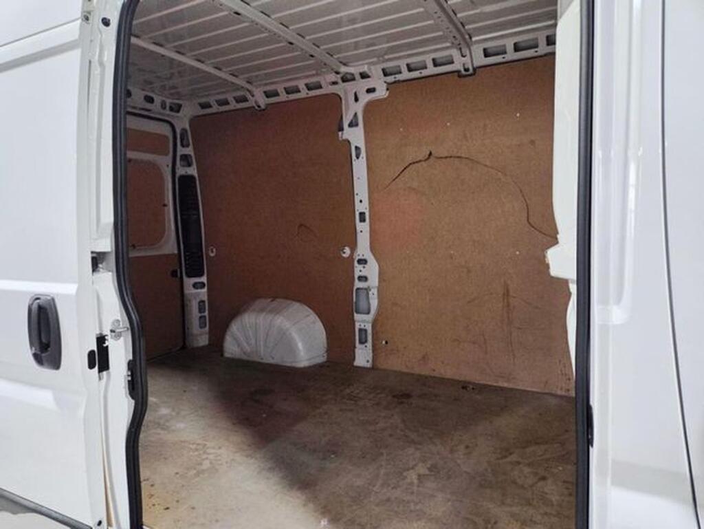 Peugeot Boxer FG 2.2 BHDI 120 L2H2 3.3T 4P Segunda mano