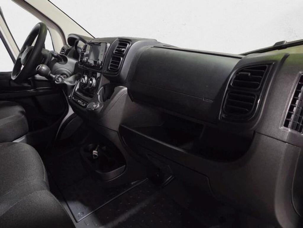 Peugeot Boxer FG 2.2 BHDI 120 L2H2 3.3T 4P Segunda mano