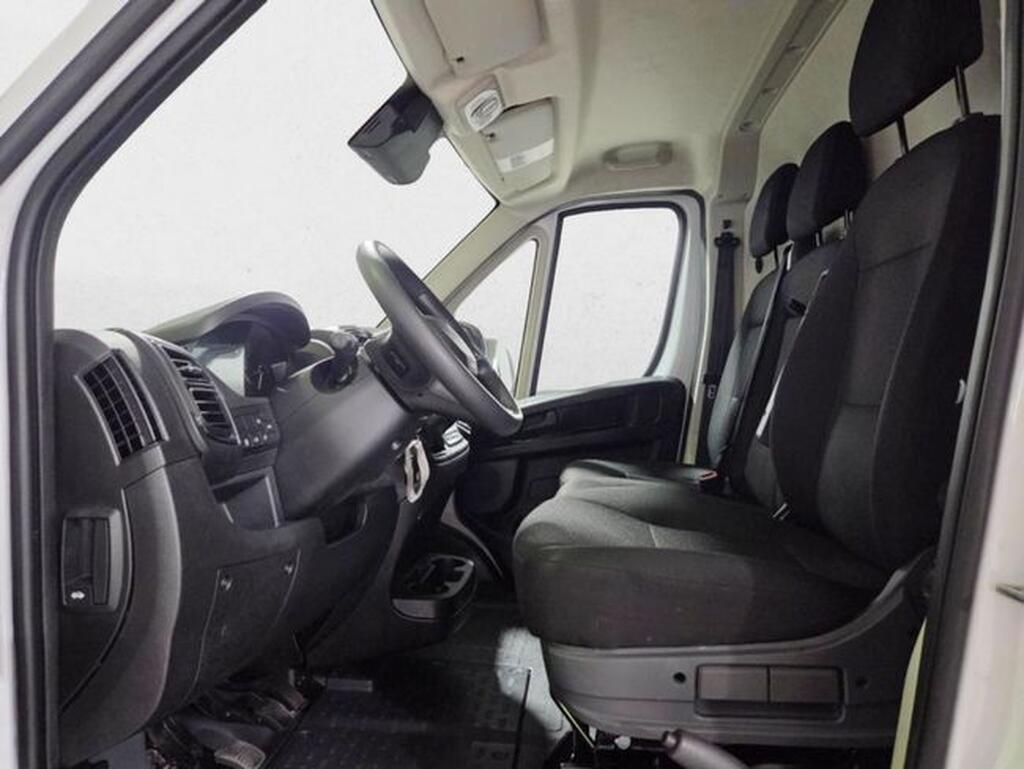 Peugeot Boxer FG 2.2 BHDI 120 L2H2 3.3T 4P Segunda mano