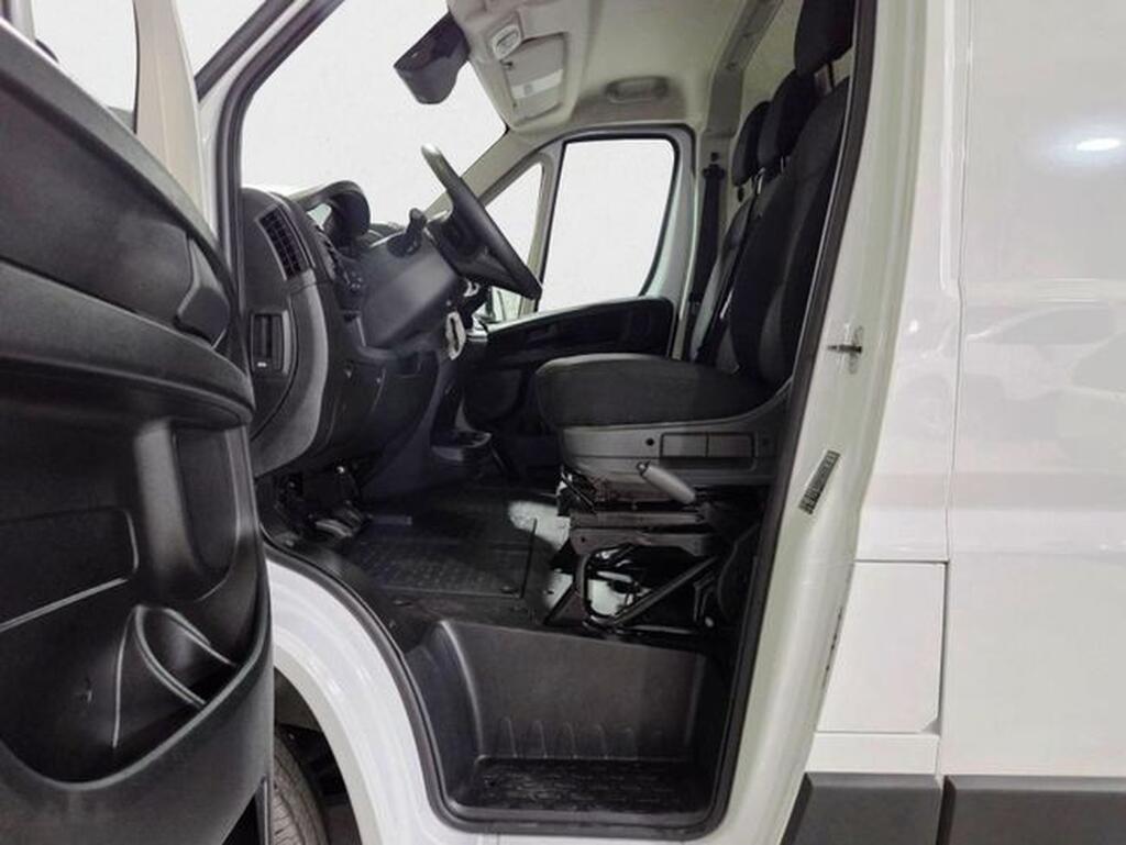 Peugeot Boxer FG 2.2 BHDI 120 L2H2 3.3T 4P Segunda mano