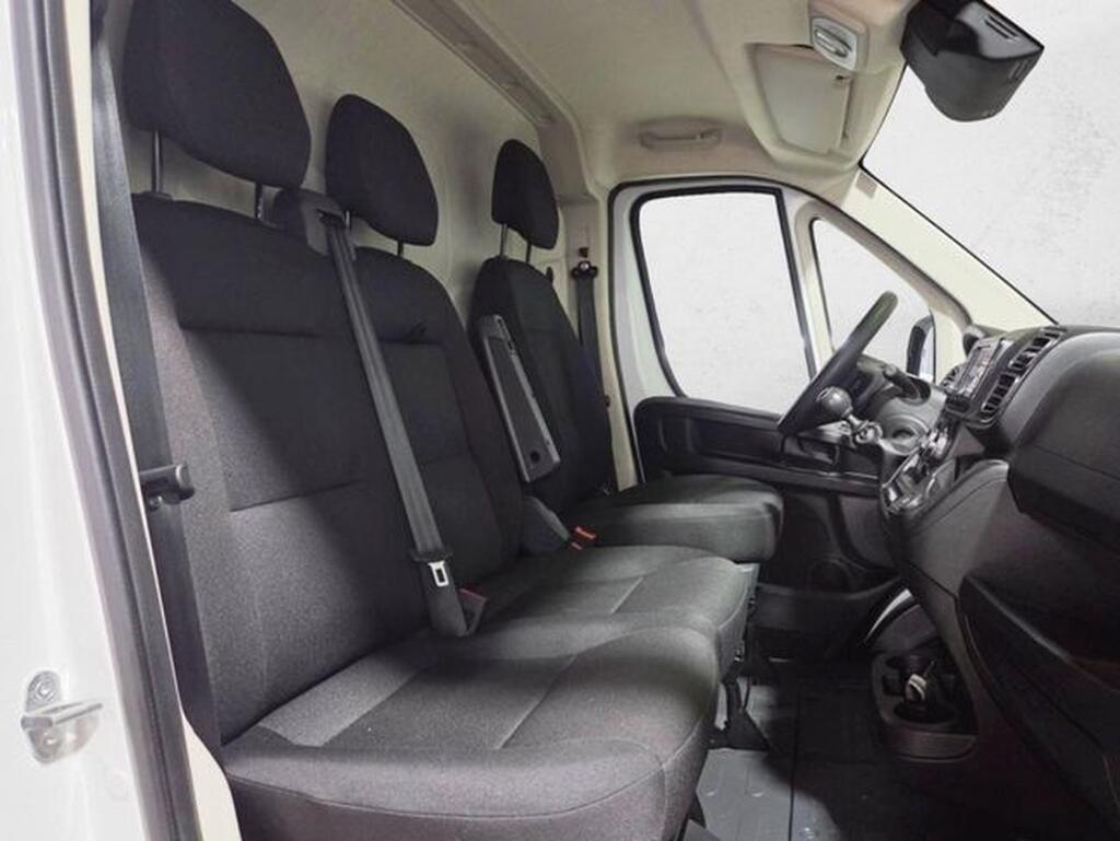 Peugeot Boxer FG 2.2 BHDI 120 L2H2 3.3T 4P Segunda mano