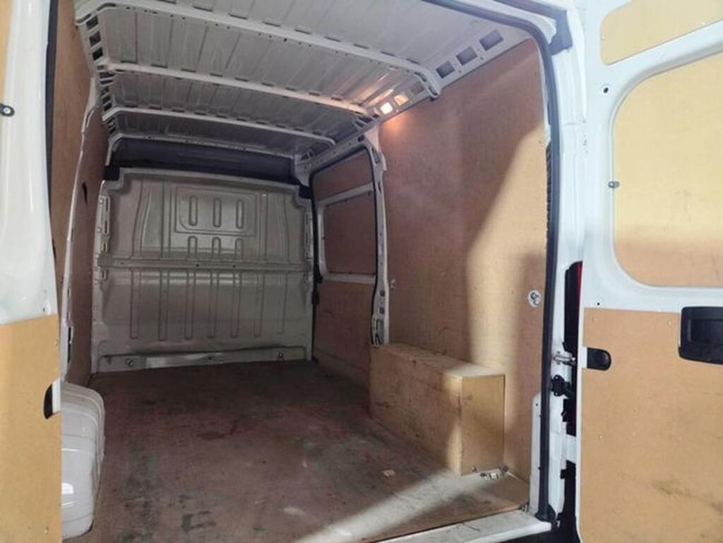 Peugeot Boxer FG 2.2 BHDI 120 L2H2 3.3T 4P Segunda mano