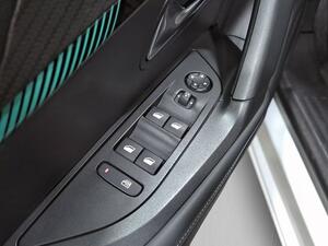 Peugeot 2008 Allure Pack BlueHDI 130 S&S EAT8 11