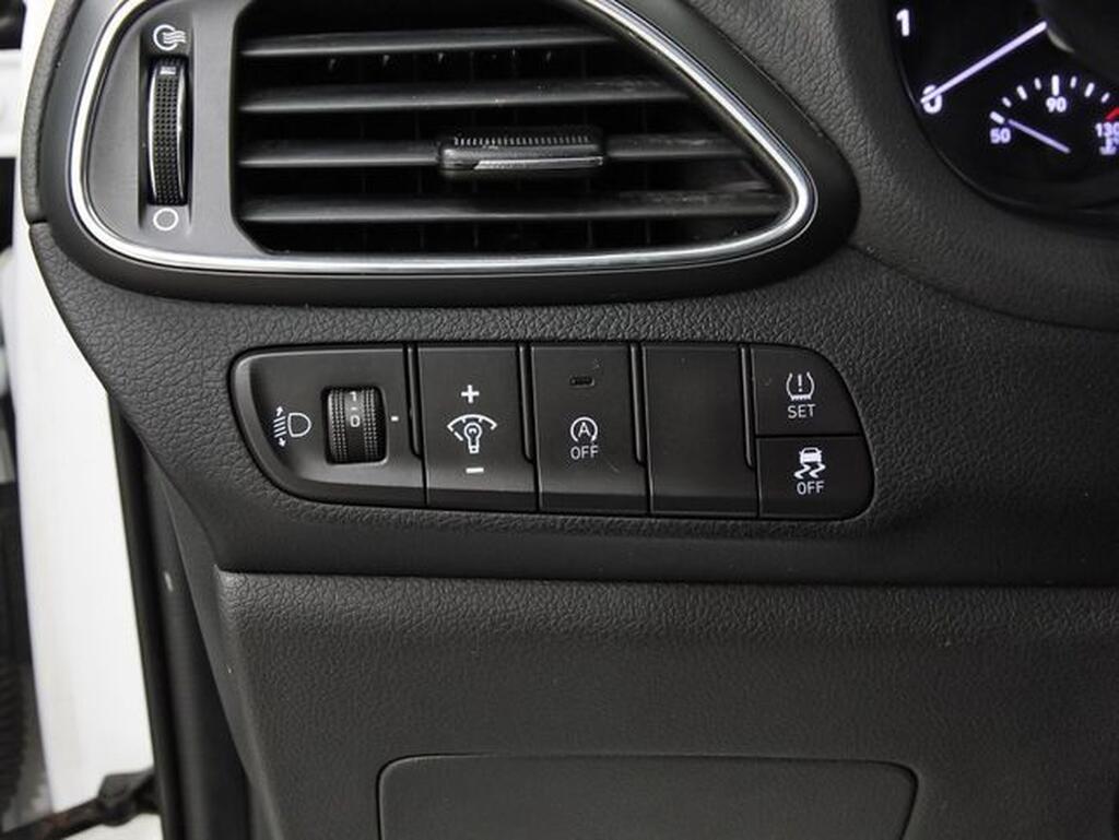 Hyundai i30 1.5 DPI Essence Segunda mano