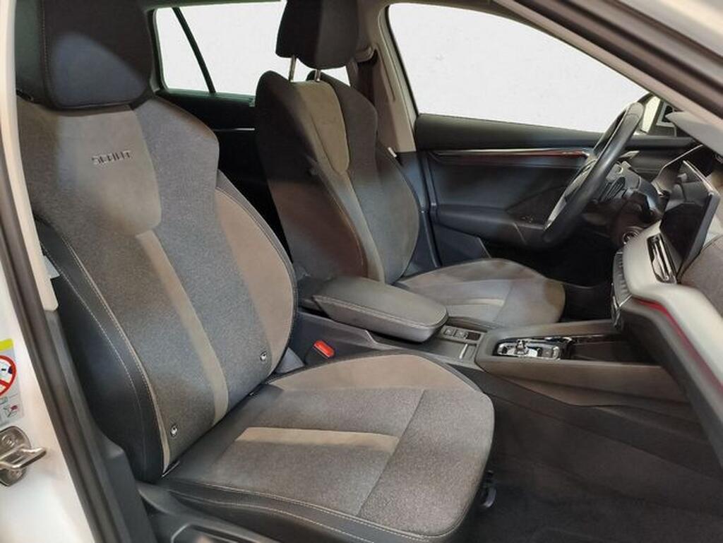 Skoda Octavia KOMBI 2.0 TDI SCOUT 200 DSG AWD 5P Segunda mano