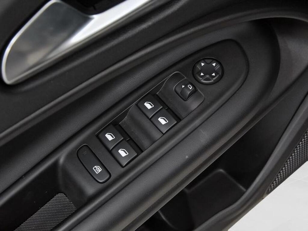 Jeep Avenger 1.2 eHybrid 74kW (100CV) Altitude Segunda mano