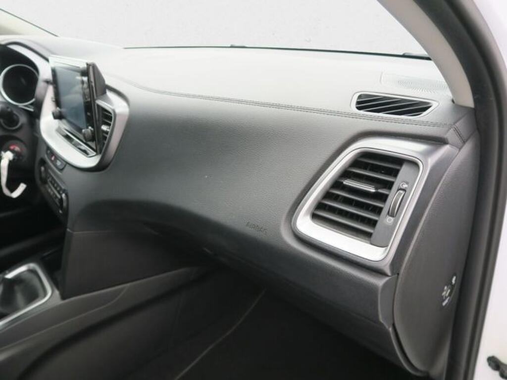 Kia XCeed 1.0 T-GDi Concept 88kW (120CV) 21