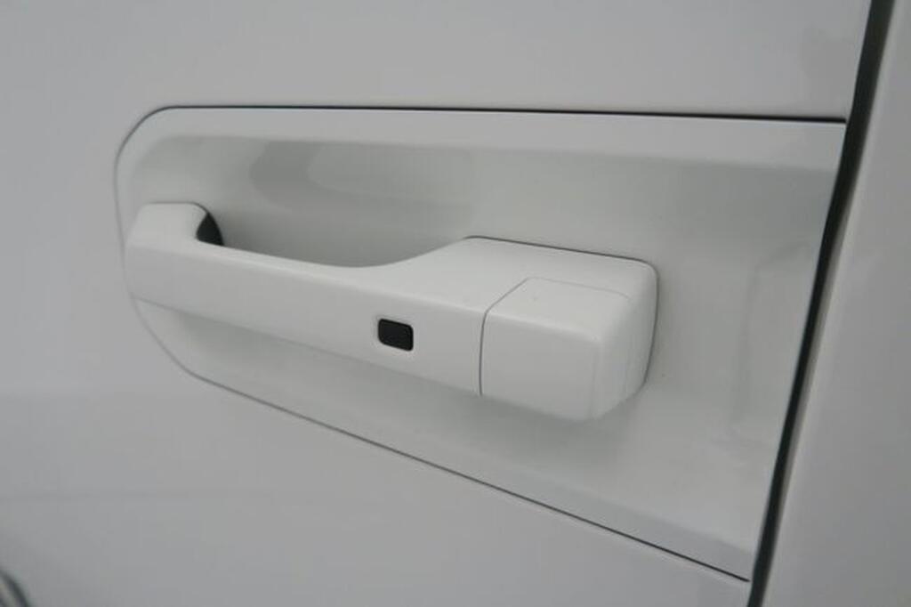 Kia PV5 Passenger Furgoneta BEV 71KWH L2H1 PLUS AUTO 163 4P Segunda mano