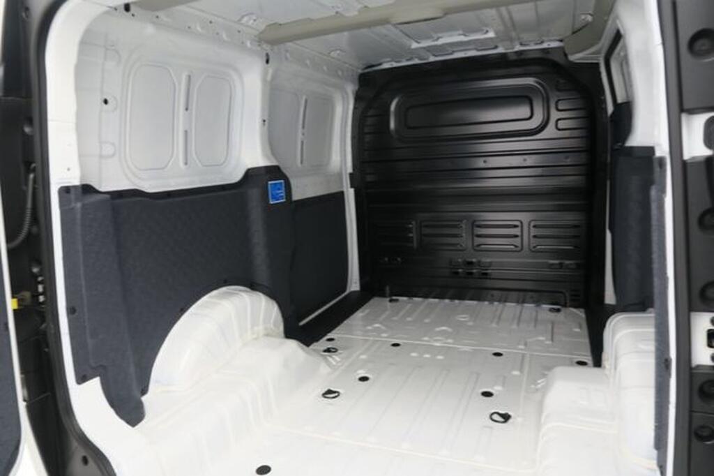 Kia PV5 Passenger Furgoneta BEV 71KWH L2H1 PLUS AUTO 163 4P Segunda mano