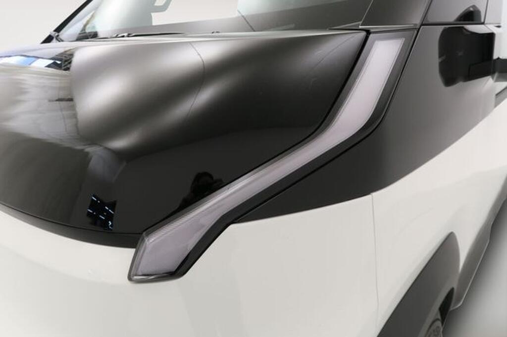 Kia PV5 Passenger Furgoneta BEV 71KWH L2H1 PLUS AUTO 163 4P Segunda mano