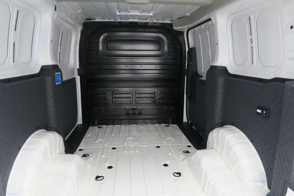 Kia PV5 Passenger Furgoneta BEV 71KWH L2H1 PLUS AUTO 163 4P Segunda mano