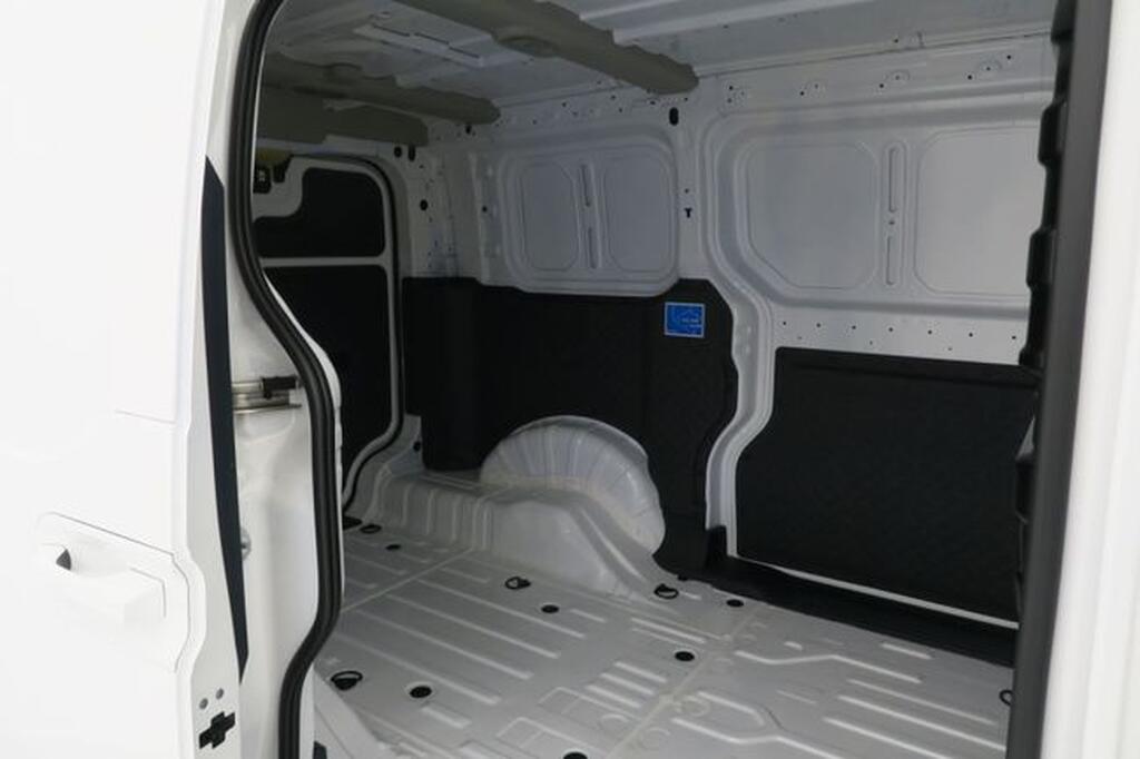 Kia PV5 Passenger Furgoneta BEV 71KWH L2H1 PLUS AUTO 163 4P Segunda mano