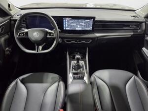 MG HS 1.5T MANUAL LUXURY 9