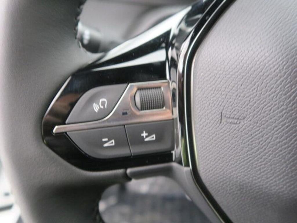 Peugeot 2008 Allure Pack Puretech 100 S&S 6 Vel. MAN Segunda mano