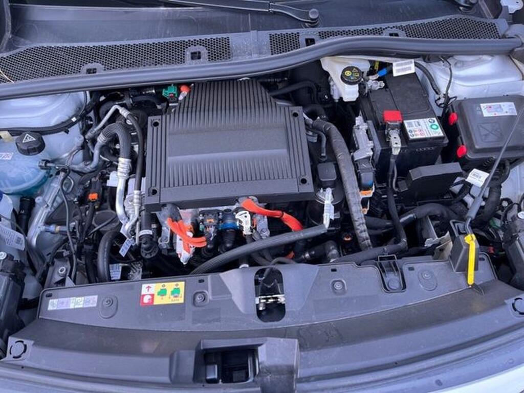 Peugeot 2008 Eléctrico Active Pack 136 (100kW) Segunda mano