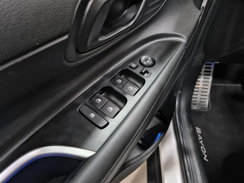 Hyundai Bayon 1.0 TGDI 74kW (100CV) 48V Maxx DCT Segunda mano